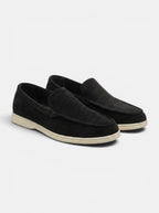 Venatte men's black faux suede slip-on loafers with a cream rubber sole. Casual flats with moccasin construction.
