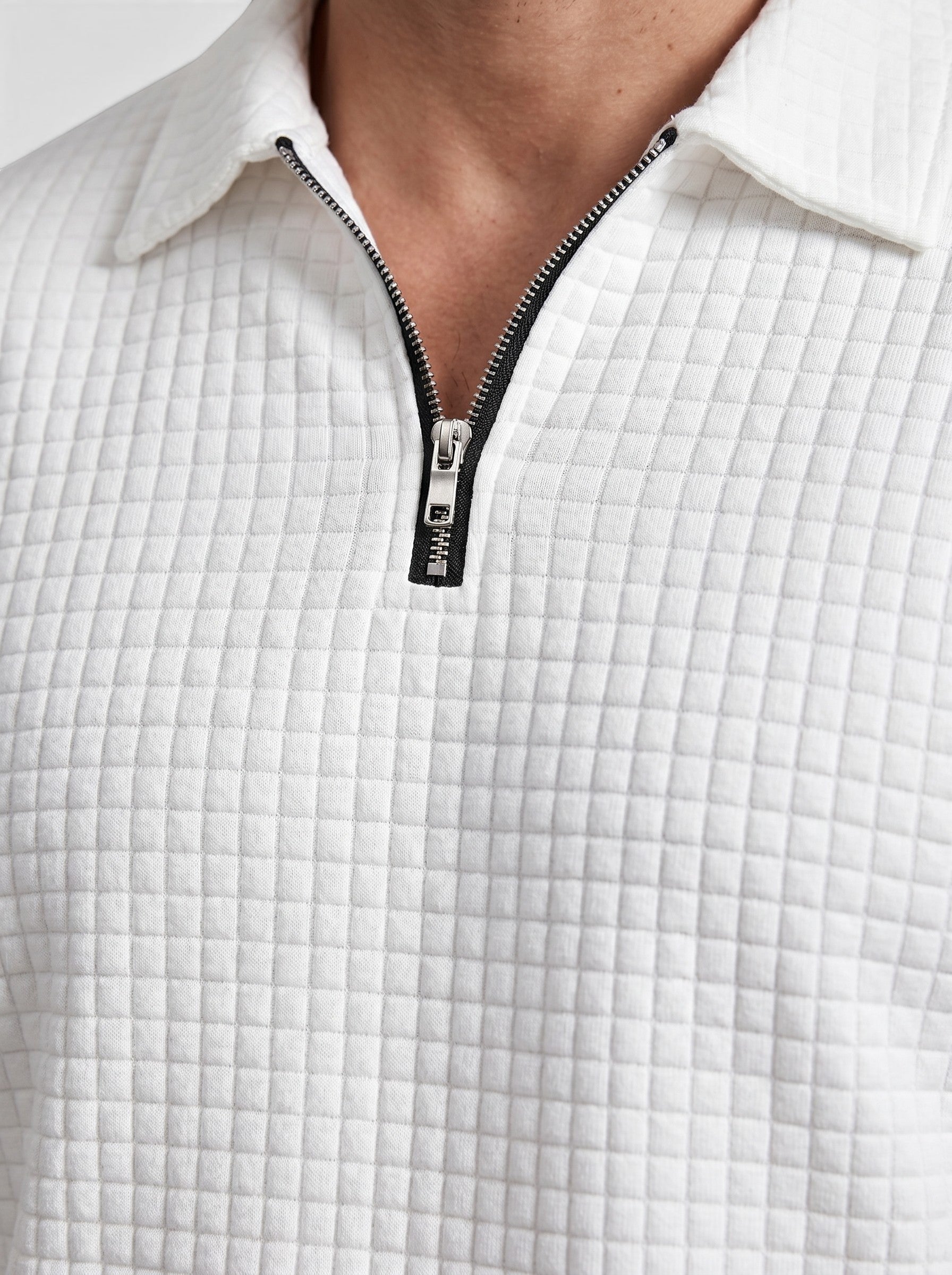 Venatte men's white quilted polyester short-sleeve polo shirt with a quarter-zip closure.